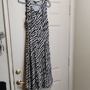 Forever Women Black and White Zebra Maxi Dress